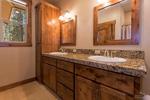 56283 Trailmere Cir, Bend, OR 97707 photo 16