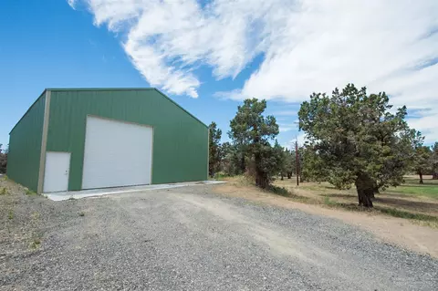 22915 Donna Ln, Bend, OR 97701 photo 4