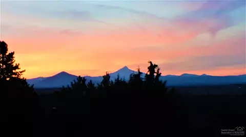 1267 NW Constellation Dr, Bend, OR 97703 photo 3