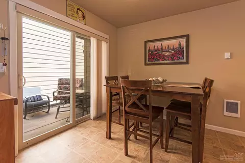 61177 Dayspring Dr, Bend, OR 97702 photo 4