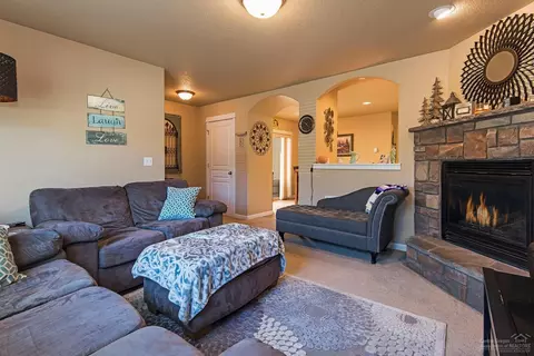 61177 Dayspring Dr, Bend, OR 97702 photo 3