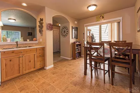 61177 Dayspring Dr, Bend, OR 97702 photo 5