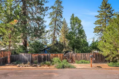1302 NW Davenport Ave, Bend, OR 97703 photo 4