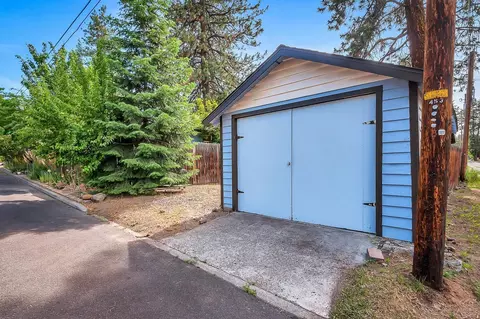 1302 NW Davenport Ave, Bend, OR 97703 photo 18