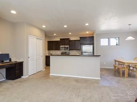 21206 Keyte Rd, Bend, OR 97701 photo 4
