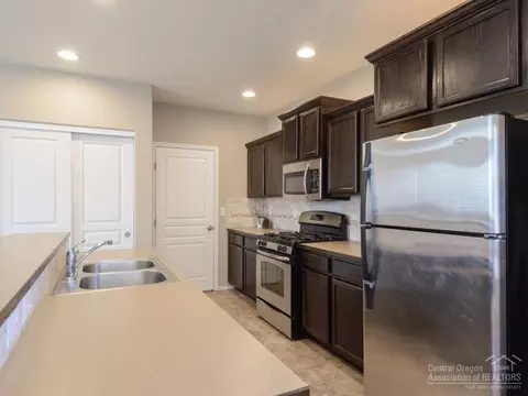 21206 Keyte Rd, Bend, OR 97701 photo 5