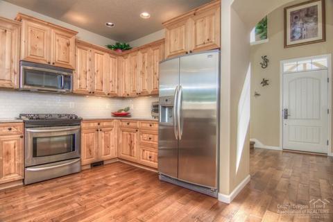 20482 Jacklight Ln, Bend, OR 97702 photo 5