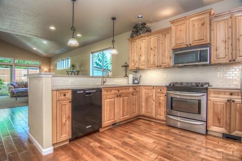 20482 Jacklight Ln, Bend, OR 97702 photo 2