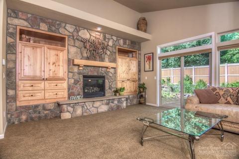 20482 Jacklight Ln, Bend, OR 97702 photo 3