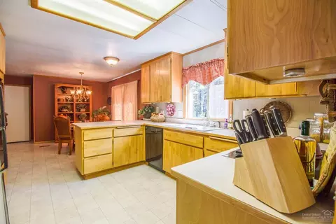 50542 Deer St, La Pine, OR 97739 photo 10