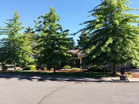 1275 NE Paula Dr, Bend, OR 97701 photo 2