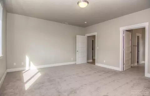 1239 NE Hoover Loop, Bend, OR 97701 photo 15