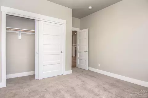 1239 NE Hoover Loop, Bend, OR 97701 photo 7