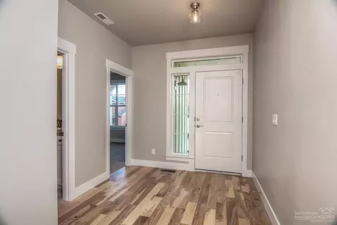 1239 NE Hoover Loop, Bend, OR 97701 photo 2