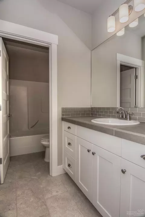 1239 NE Hoover Loop, Bend, OR 97701 photo 6