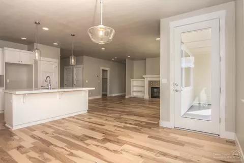 1239 NE Hoover Loop, Bend, OR 97701 photo 14