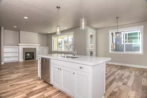 1239 NE Hoover Loop, Bend, OR 97701 photo 11