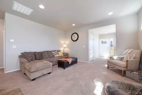 21125 Darnel Ave, Bend, OR 97702 photo 3