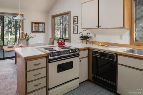 58067 Kinglet Rd, Sunriver, OR 97707 photo 4