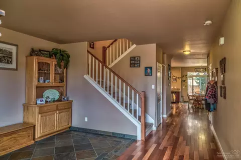 2874 NE Jackdaw Dr, Bend, OR 97701 photo 2