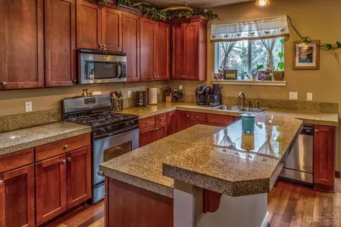 2874 NE Jackdaw Dr, Bend, OR 97701 photo 4