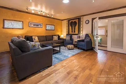 207 NE 10th St, Bend, OR 97701 photo 9