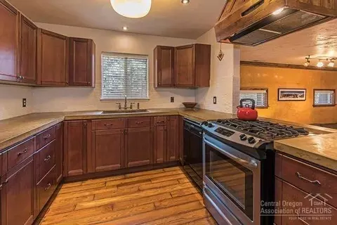 207 NE 10th St, Bend, OR 97701 photo 6