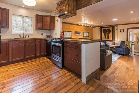 207 NE 10th St, Bend, OR 97701 photo 7