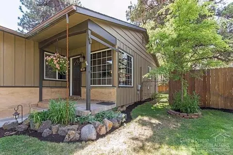 207 NE 10th St, Bend, OR 97701 photo 2
