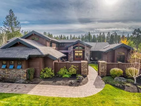 19366 Green Lakes Loop, Bend, OR 97702 photo 2