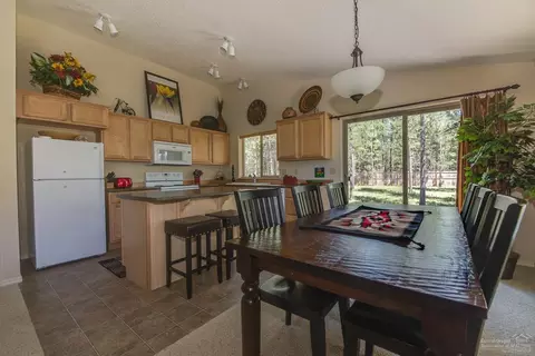 17388 Harlequin Dr, Bend, OR 97707 photo 4
