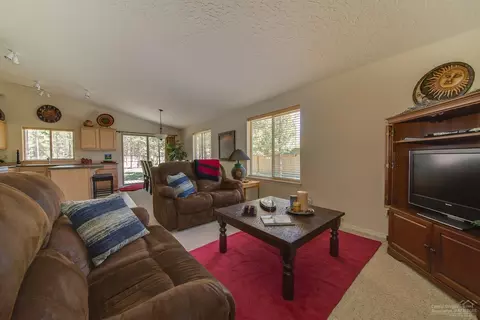 17388 Harlequin Dr, Bend, OR 97707 photo 3