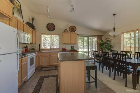 17388 Harlequin Dr, Bend, OR 97707 photo 5