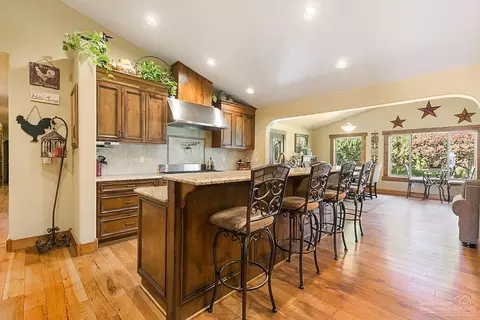 21496 Bradetich Loop, Bend, OR 97701 photo 5