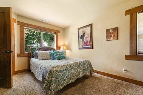 21496 Bradetich Loop, Bend, OR 97701 photo 13