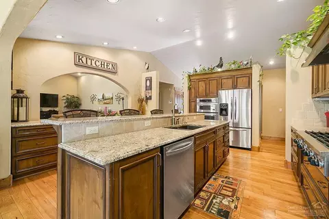 21496 Bradetich Loop, Bend, OR 97701 photo 6