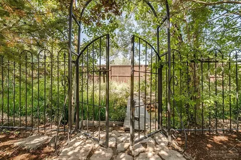 21496 Bradetich Loop, Bend, OR 97701 photo 16