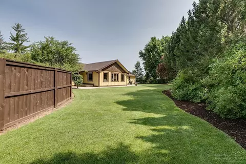 21496 Bradetich Loop, Bend, OR 97701 photo 22
