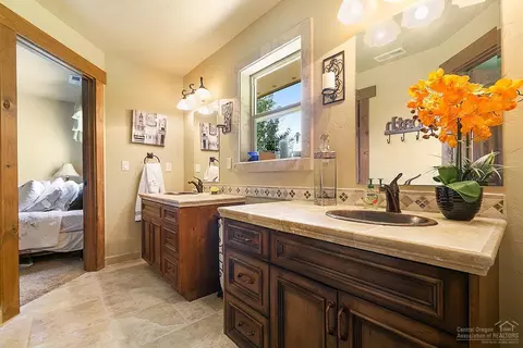 21496 Bradetich Loop, Bend, OR 97701 photo 14