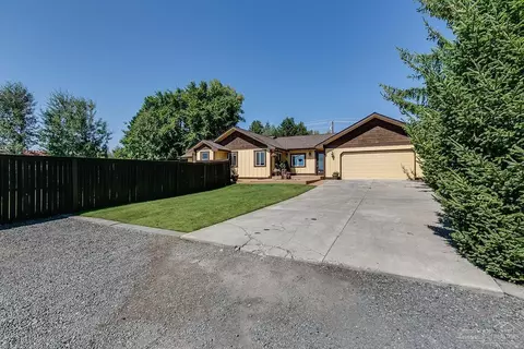21496 Bradetich Loop, Bend, OR 97701 photo 2