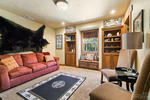 21496 Bradetich Loop, Bend, OR 97701 photo 11