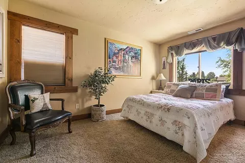 21496 Bradetich Loop, Bend, OR 97701 photo 15
