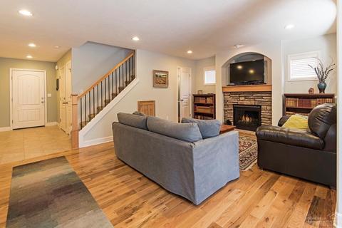 20286 Schaeffer Dr, Bend, OR 97701 photo 2