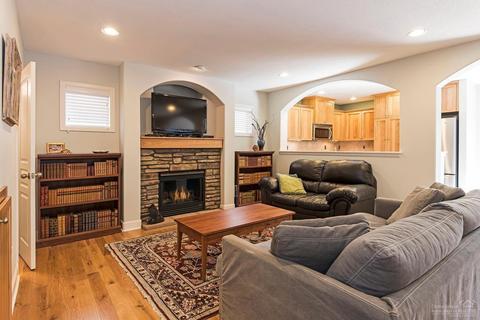 20286 Schaeffer Dr, Bend, OR 97701 photo 4