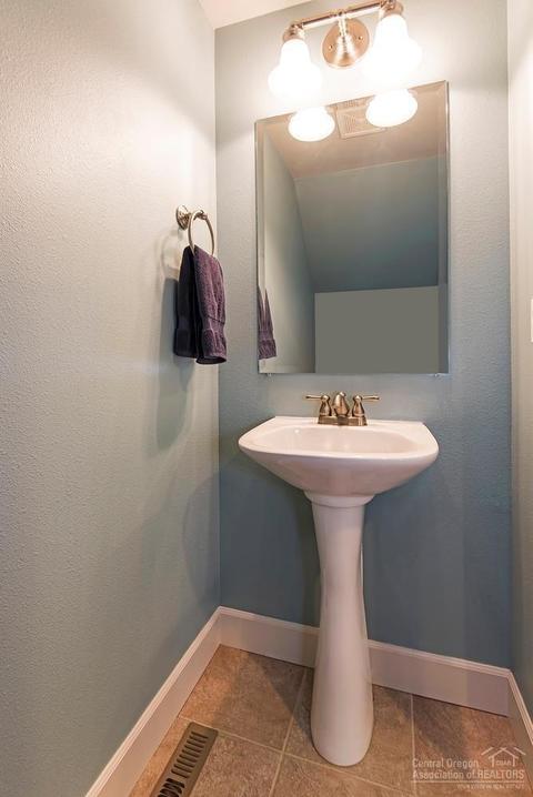 20286 Schaeffer Dr, Bend, OR 97701 photo 11