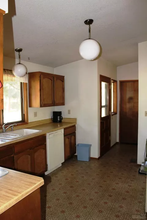 60095 Ridgeview Dr, Bend, OR 97702 photo 15