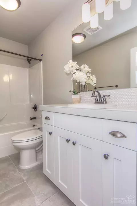 1204 NE Hoover Loop, Bend, OR 97701 photo 14