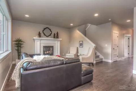 1204 NE Hoover Loop, Bend, OR 97701 photo 8