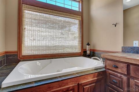 61632 Tam Mcarthur Loop, Bend, OR 97702 photo 12