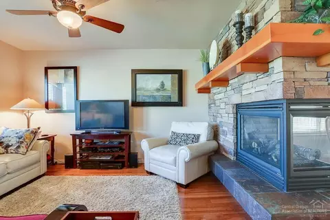 63406 Barton View Pl, Bend, OR 97701 photo 4